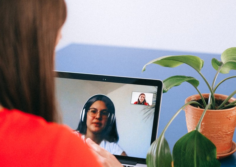 How to Connect with People Worldwide Via OmeTV